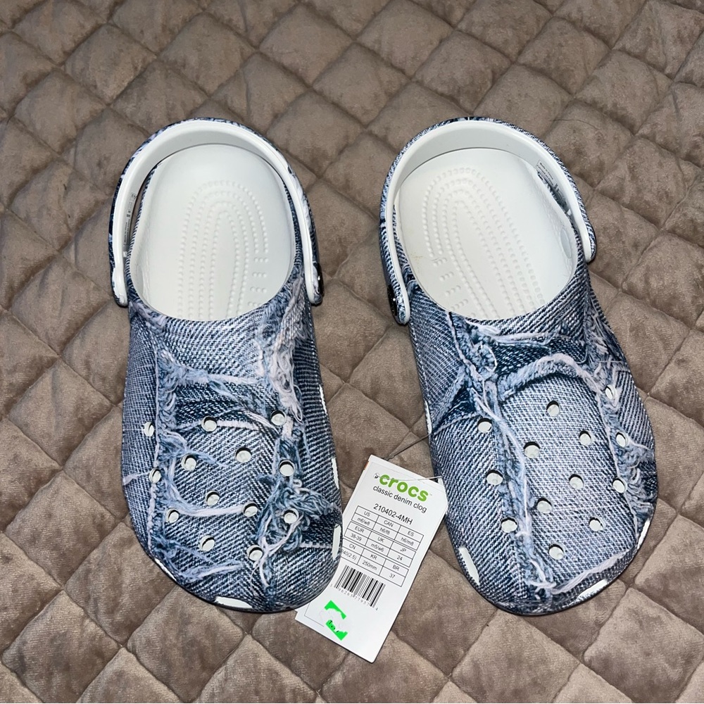 NWT Crocs